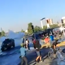 A pesar de la poca convocatoria en Plaza Baquedano: Se registran violentos incidentes entre manifestantes y Carabineros