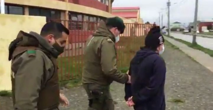 Carabineros detuvo a vocal de mesa que llegó en estado de ebriedad a escuela de Punta Arenas Carabineros detuvo a vocal de mesa que llegó en estado de ebriedad a escuela de Punta Arenas