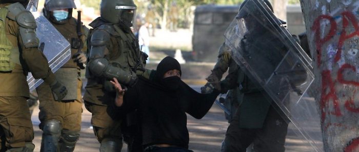 Trabajadores de la cultura piden intervención civil inmediata a Carabineros de Chile Trabajadores de la cultura piden intervención civil inmediata a Carabineros de Chile