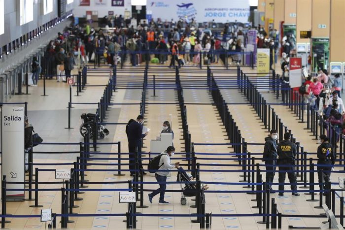 Perú reabre sus vuelos internacionales tras siete meses aislado Perú reabre sus vuelos internacionales tras siete meses aislado