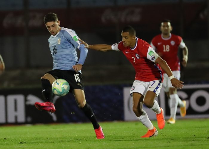 Con vergonzoso arbitraje, Uruguay derrota 2-1 a Chile en inicio de las Clasificatorias a Qatar 2022 Con vergonzoso arbitraje, Uruguay derrota 2-1 a Chile en inicio de las Clasificatorias a Qatar 2022