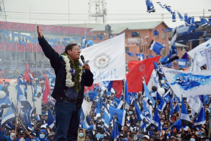 Cayó el telón en Bolivia: las claves del rotundo triunfo de Luis Arce Cayó el telón en Bolivia: las claves del rotundo triunfo de Luis Arce