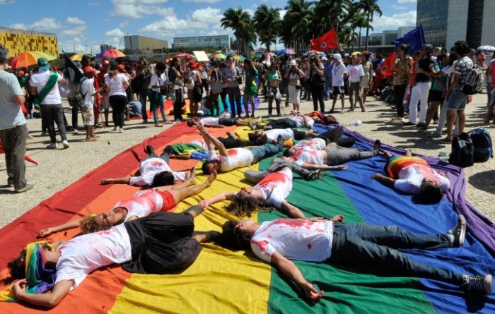 Cuatro aristas necesarias en la nueva Constitución para acabar con la discriminación por orientación sexual, afectiva e identidad de género Cuatro aristas necesarias en la nueva Constitución para acabar con la discriminación por orientación sexual, afectiva e identidad de género