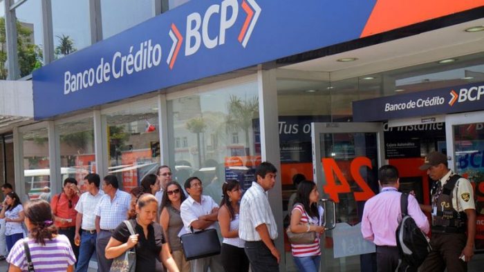Por qué Perú decidió endeudarse por más de 100 años y qué consecuencias puede tener para su economía