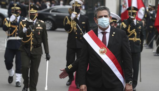 Ambición de poder de cortísimo plazo y la “repartija” parlamentaria, las claves de la crisis en Perú