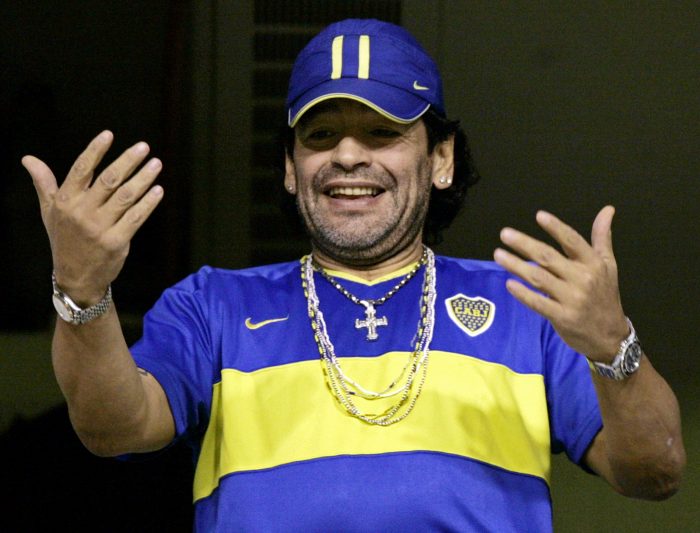 Muerte de Maradona dispara compleja disputa por herencia que incluye derechos de imagen, autos de lujo y hasta un “tanque”