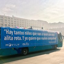 Bus de la diversidad saldrá a las calles con mensaje gigante de Carla González, la hija de Marcela Aranda