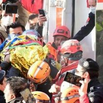 Rescatan a niña de cuatro años tras el sismo en Turquía que ya eleva a 102 la cifra de muertos