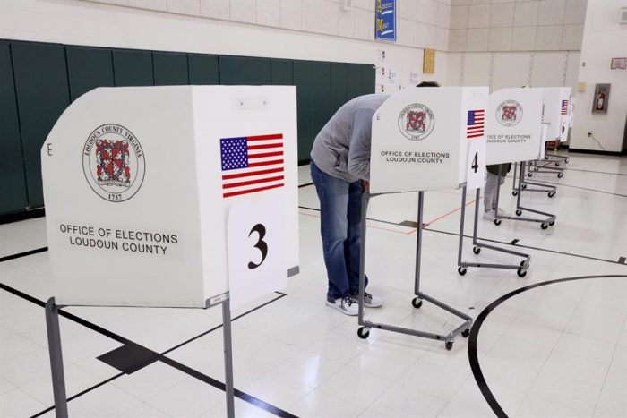 Ciudadanos se movilizan a los centros de votaciones en el día de la elección presidencial en Estados Unidos Ciudadanos se movilizan a los centros de votaciones en el día de la elección presidencial en Estados Unidos