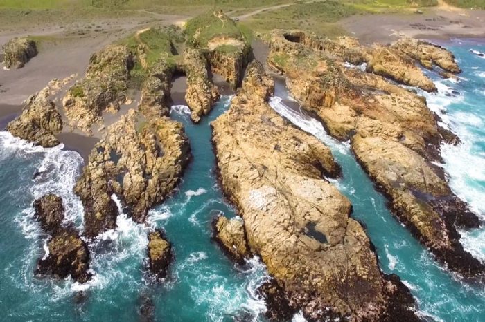 El proyecto inmobiliario que pone en peligro al santuario de la naturaleza Arcos de Calán El proyecto inmobiliario que pone en peligro al santuario de la naturaleza Arcos de Calán