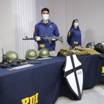 Armas, cascos, escudos del Rechazo y chalecos tácticos con la araña de Patria y Libertad: el equipamiento de  los detenidos por amenazas a fiscal Chong
