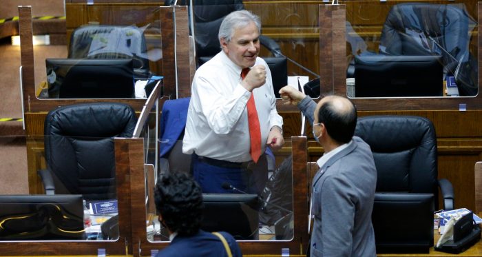 Día redondo para La Moneda: oposición en jaque aprueba proyecto del Gobierno para asegurar nuevo retiro del 10%
