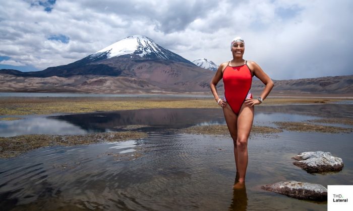 Bárbara Hernández vuelve a hacer historia y es la primera mujer en cruzar nadando el Lago Chungará Bárbara Hernández vuelve a hacer historia y es la primera mujer en cruzar nadando el Lago Chungará
