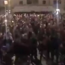 Al ritmo de “LasTesis”, miles de mujeres se congregan en Plaza Baquedano para conmemorar el Día Internacional contra la Violencia de Género