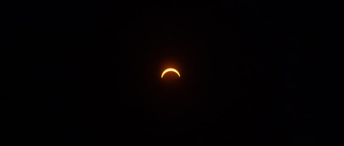 Arte y ciencia se unen en el eclipse total durante el programa de residencias en Bosque Pehuén en La Araucanía Arte y ciencia se unen en el eclipse total durante el programa de residencias en Bosque Pehuén en La Araucanía