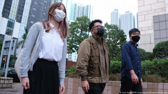 Hong Kong: Joshua Wong y otros jóvenes líderes pro-democracia detenidos tras declararse «culpables» Hong Kong: Joshua Wong y otros jóvenes líderes pro-democracia detenidos tras declararse
