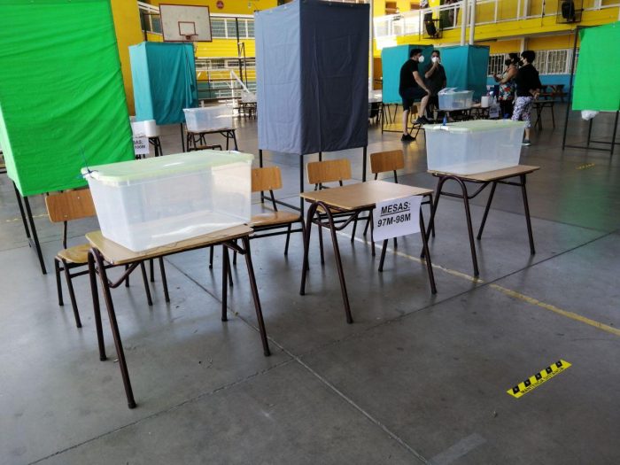 Primarias 2020: Claudia Mix y Heraldo Muñoz no pudieron votar porque no se constituyó su mesa Primarias 2020: Claudia Mix y Heraldo Muñoz no pudieron votar porque no se constituyó su mesa