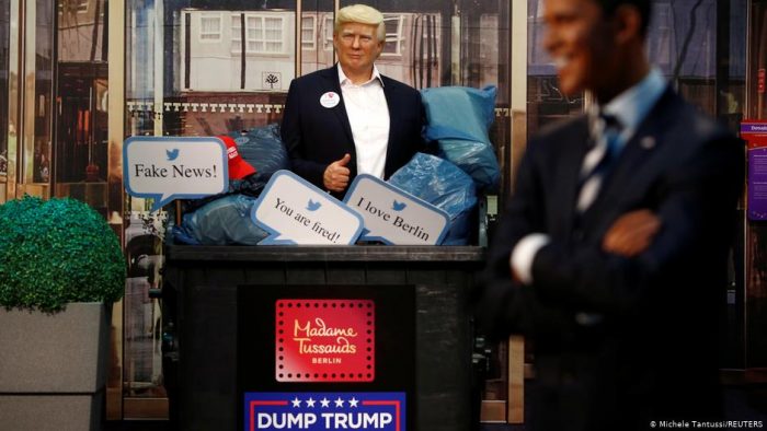 Museo de cera de Berlín pone a Trump en el basurero Museo de cera de Berlín pone a Trump en el basurero