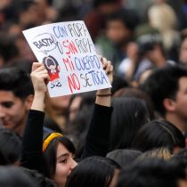 Archivan caso de violación en Perú porque mujer iba con ropa interior roja