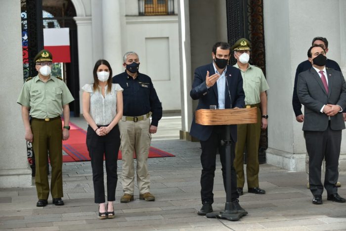 Ministro Delgado evita entrar en el campo minado de Carabineros pero recalca el “respeto irrestricto a los DD.HH.” Ministro Delgado evita entrar en el campo minado de Carabineros pero recalca el “respeto irrestricto a los DD.HH.”