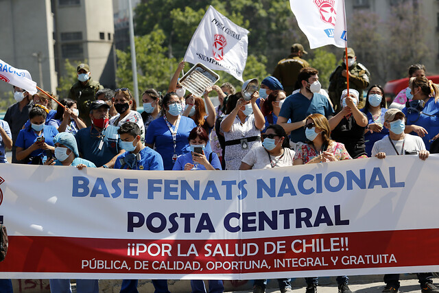 Gremios movilizados no descartan extender paro y responden a ministro Paris: «La Salud sigue en estado de alerta a la espera de definiciones» Gremios movilizados no descartan extender paro y responden a ministro Paris: