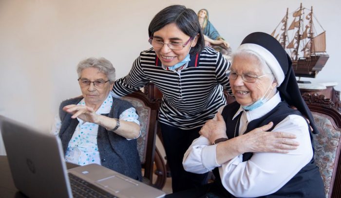 Alianza público-privada permitirá mejor conectividad en residencias de adultos mayores y personas con discapacidad Alianza público-privada permitirá mejor conectividad en residencias de adultos mayores y personas con discapacidad