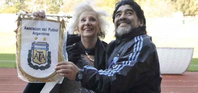 Papa Francisco y las Abuelas de Plaza de Mayo despiden a Diego Maradona: «Su partida nos inunda de tristeza» Papa Francisco y las Abuelas de Plaza de Mayo despiden a Diego Maradona: