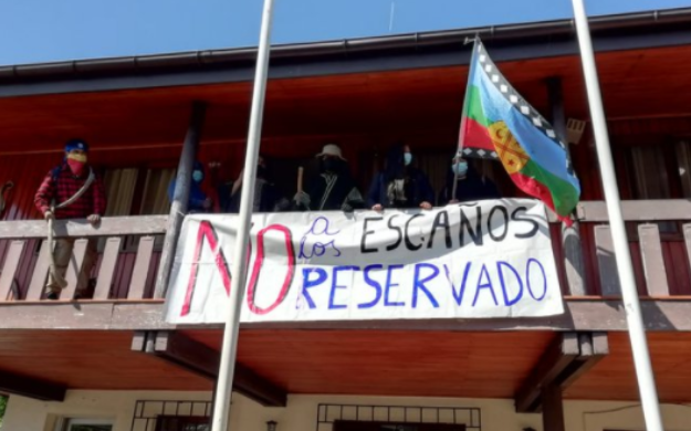 Comunidades mapuche llegan a municipalidad de Lumaco para manifestarse en contra de los escaños reservados: acusa que son 