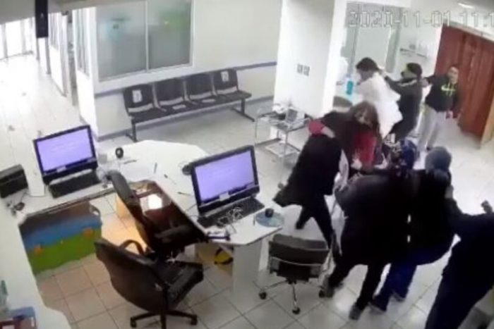 Colmed y Minsal condenan agresión registrada contra trabajadores de la salud en SAPU de La Serena Colmed y Minsal condenan agresión registrada contra trabajadores de la salud en SAPU de La Serena
