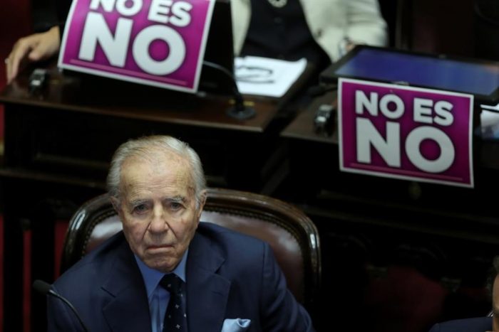 Hospitalizan al expresidente Carlos Menem, de 90 años, en Buenos Aires por una infección urinaria