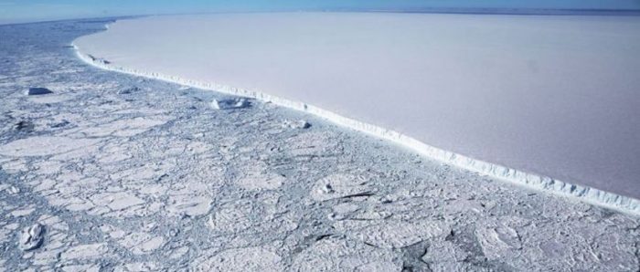 Cómo es A68a, el iceberg más grande del mundo y por qué amenaza una de las mayores reservas naturales el planeta Cómo es A68a, el iceberg más grande del mundo y por qué amenaza una de las mayores reservas naturales el planeta