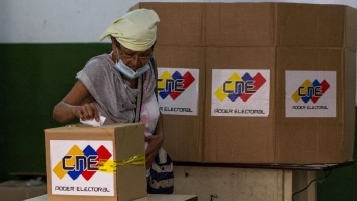 Qué ganan y pierden el gobierno y la oposición de Venezuela con las elecciones parlamentarias de este domingo