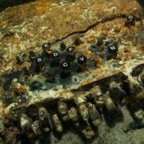 Máquina Enigma: el hallazgo del mítico codificador de mensajes secretos nazi en el fondo del mar