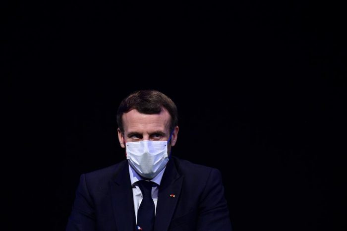 Presidente de Francia, Emmanuel Macron muestras 
