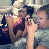 El impacto de las redes sociales y su correlación con el consumo de alcohol y drogas en los adolescentes