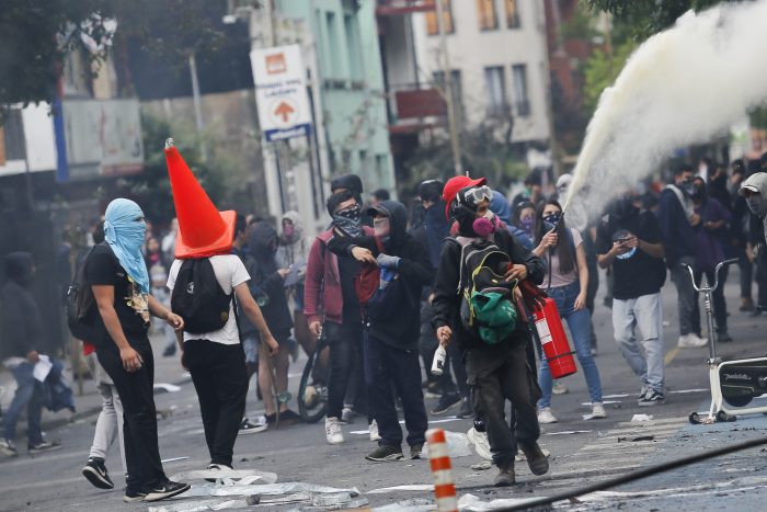 Parlamentarios acusan de “sesgo político” catastro del Gobierno de 232 detenidos en el estallido social e insisten en un proyecto de indulto Parlamentarios acusan de
