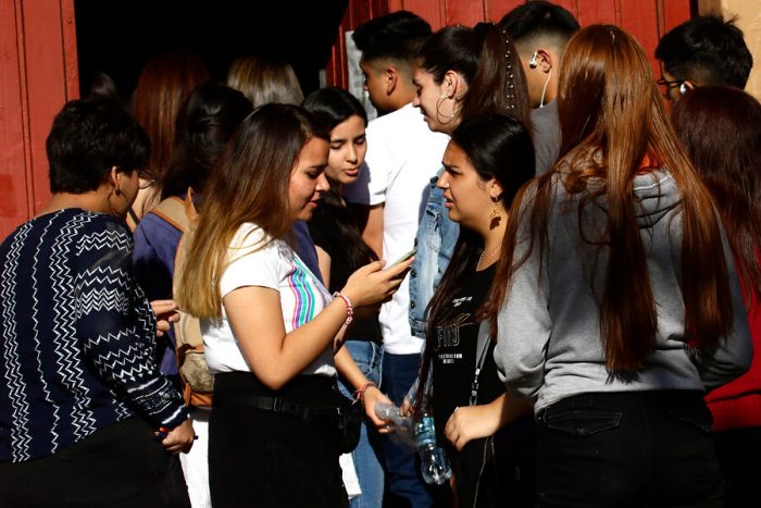Jóvenes chilenos son los más cuestionan los actuales liderazgos en América Latina y la religión