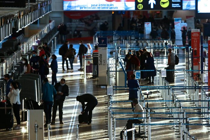 Nueva variante: Chile descarta cierre de fronteras para extranjeros mientras otros países de la región se ponen más estrictos Nueva variante: Chile descarta cierre de fronteras para extranjeros mientras otros países de la región se ponen más estrictos