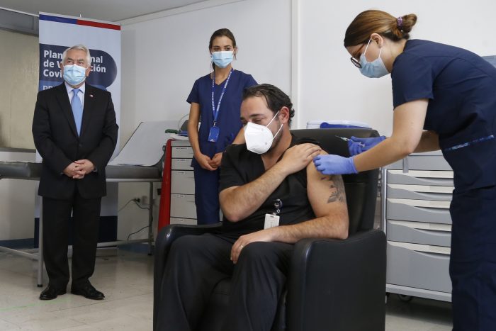 Ministro Paris e inicio de proceso de vacunación en Chile: 