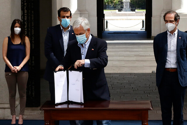 Piñera firma proyecto para combatir el crimen organizado con agentes encubierto, informantes e infiltrados