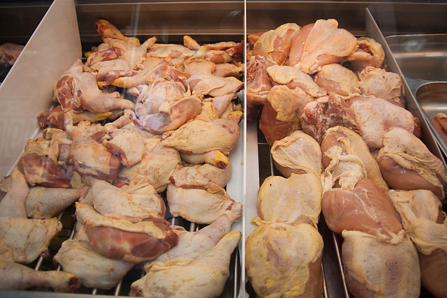 Sernac presentó una demanda colectiva contra Cencosud por colusión en venta de pollos