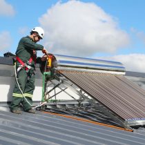 Implementan calentadores solares para continuar mejorando el uso energético en lecherías
