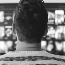 Ver la tele ya no es lo que era: algoritmos, atracones y mileniales