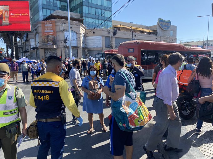 Una mujer fallecida y cuatro personas heridas deja balacera en plena Plaza de Maipú: Carabineros no descarta “ajuste de cuentas” Una mujer fallecida y cuatro personas heridas deja balacera en plena Plaza de Maipú: Carabineros no descarta “ajuste de cuentas”