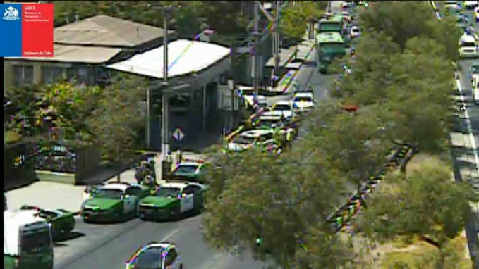 Carabineros encontró vehículo involucrado en la balacera de Plaza de Maipú: se detuvo al conductor Carabineros encontró vehículo involucrado en la balacera de Plaza de Maipú: se detuvo al conductor