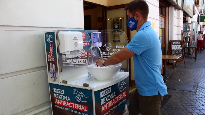 Nueva línea Rexona Jabón y alcohol antibacterial sale a la calle para entregar protección dentro y fuera de casa