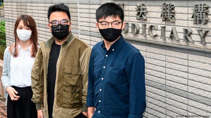 Condenan a cárcel a Joshua Wong y otros dos líderes prodemocracia por protesta en Hong Kong Condenan a cárcel a Joshua Wong y otros dos líderes prodemocracia por protesta en Hong Kong