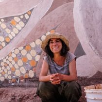 Mural realizado con pinturas de tierra será la nueva postal de bienvenida a San Pedro de Atacama