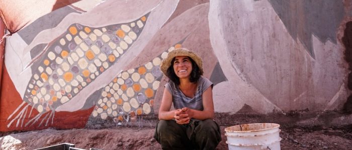 Mural realizado con pinturas de tierra será la nueva postal de bienvenida a San Pedro de Atacama Mural realizado con pinturas de tierra será la nueva postal de bienvenida a San Pedro de Atacama