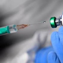 Reino Unido es el primer país en aprobar vacuna de Pfizer/BioNTech